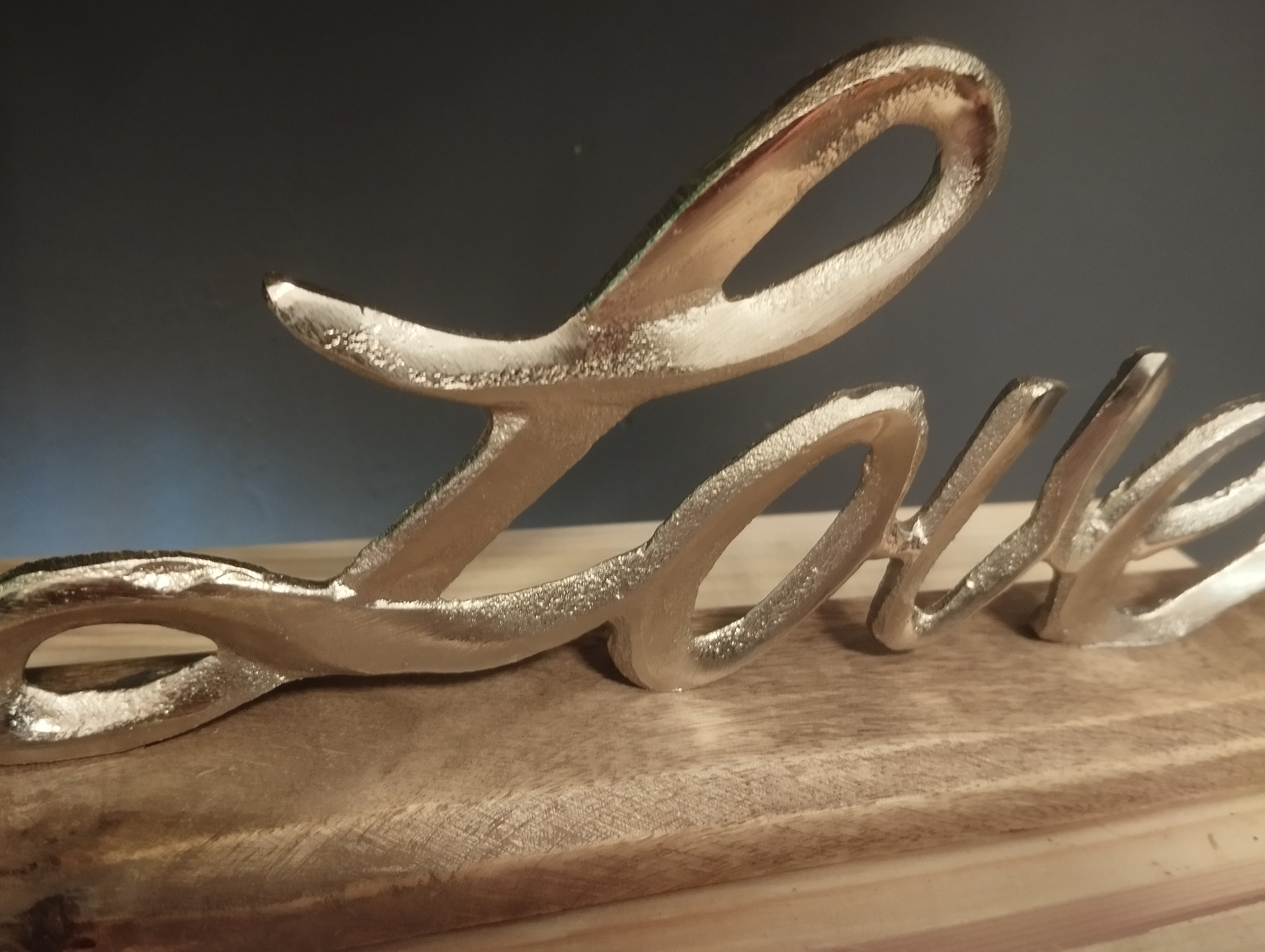 Scultura Decorativa 'Love' in Metallo e Legno